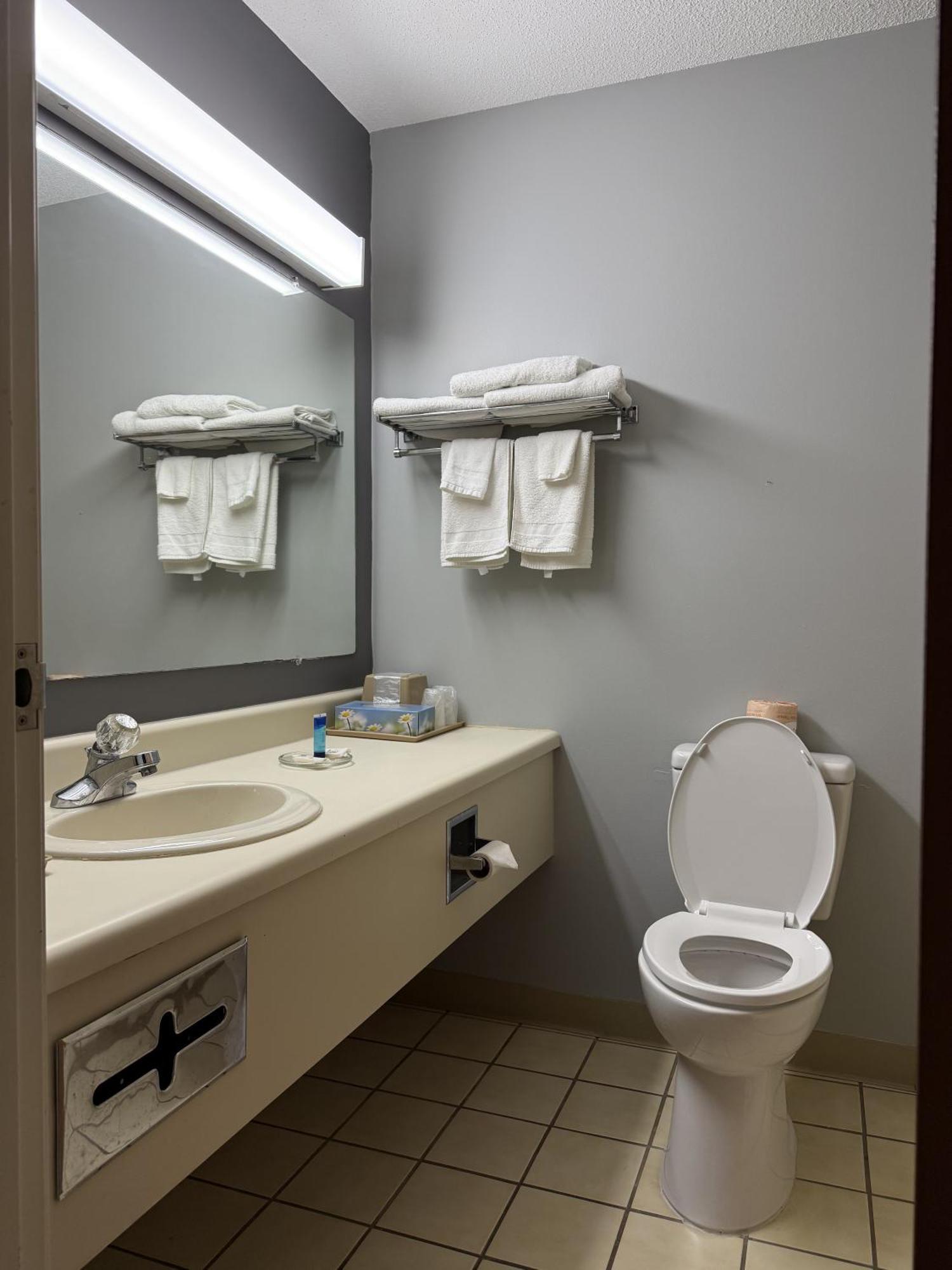 Lake Tree Inn & Suites Marion Dış mekan fotoğraf